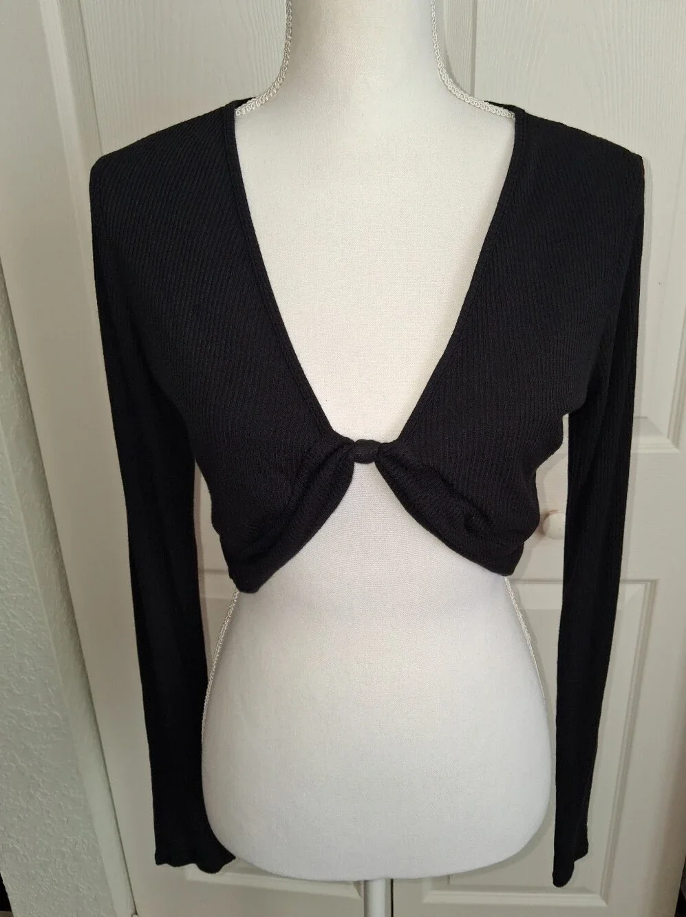 Alo Yoga Ribbed Knotty Black Long Sleeve Crop Top. Size L.